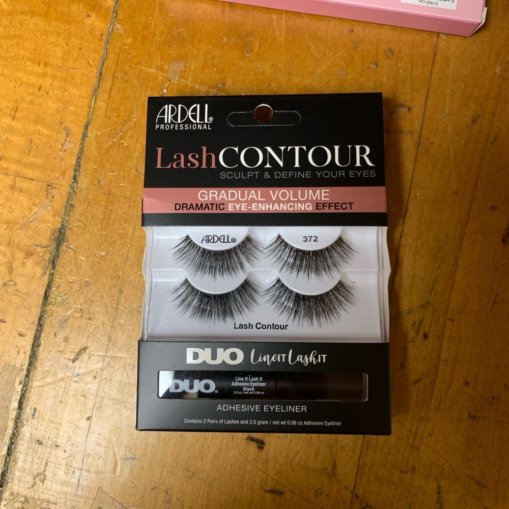 J Simpson 3 Eyelash Set with Applicator and Ardell Duo set w/ eyeliner glue - Picture 5 of 7